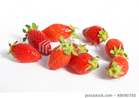 Strawberries (Yayoihime) 98690788