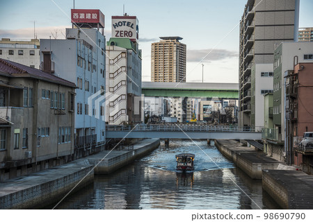 《Aichi Prefecture》Nagoya cityscape Horikawa cruising ship Samurai cruise 98690790