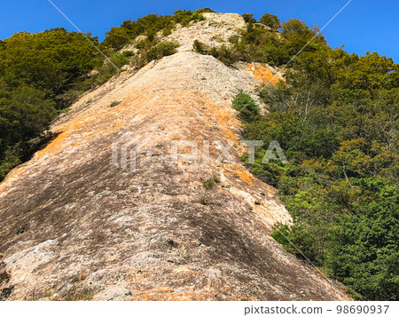 Traverse climbing in the Ono Alps: The summit of Mt. 98690937