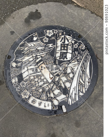 Manhole cover in Odawara 98691023