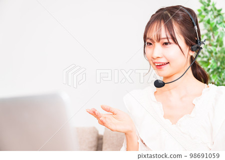 Telework with an intercom in the living room [Image of remote work] 98691059