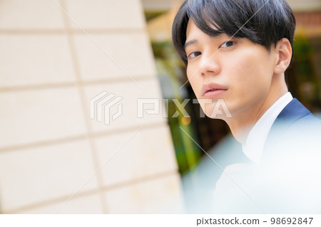 一個很酷的上班族的肖像，戶外，推銷員，美女，求職，換工作，自信，市中心，時尚 98692847