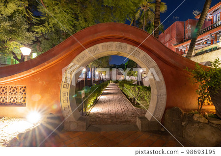 Night view of the historical Chikan Tower 98693195