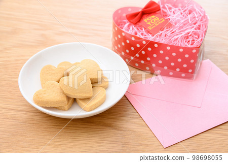 Heart-shaped handmade cookies on a white plate Valentine's Day White Day gift box 98698055