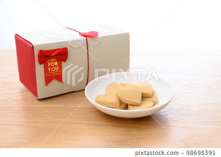 Heart-shaped handmade cookies on a white plate Valentine's Day White Day gift box Heart-shaped handmade cookies on a white plate Valentine's Day White Day gift box 98698391