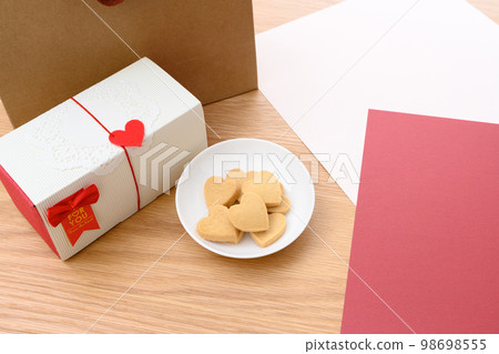 Heart-shaped handmade cookies on a white plate Valentine's Day White Day gift box 98698555
