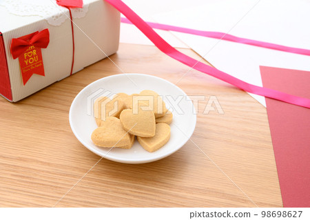 Heart-shaped handmade cookies on a white plate Valentine's Day White Day gift box 98698627