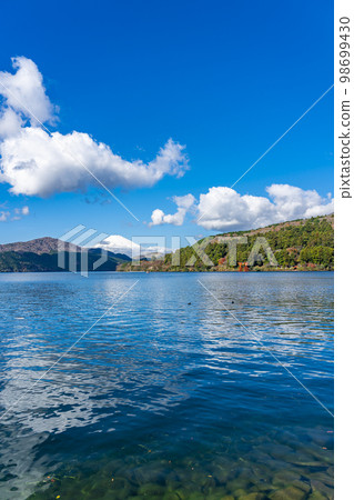 [神奈川縣]從箱根蘆之湖看到的雄偉富士山和鳥居 98699430