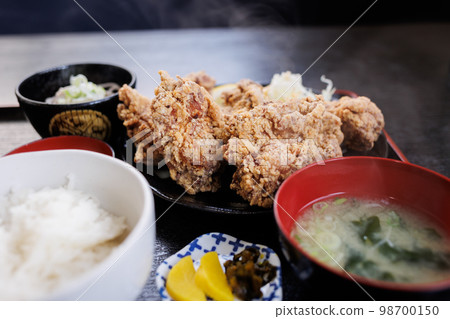 Fried chicken set meal at a soba restaurant Fried chicken set meal at a soba restaurant 98700150