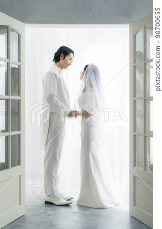 新娘和新郎面對面 婚紗照 婚紗照 pre-shoot 新娘和新郎面對面 婚紗照 婚紗照 pre-shoot 98700655