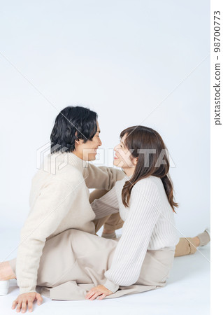 Cuddling couple couple photo pair look 98700773