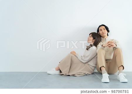 擁抱情侶情侶照片一對look 98700781