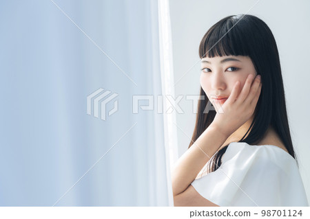 Female portrait beauty skin care 98701124