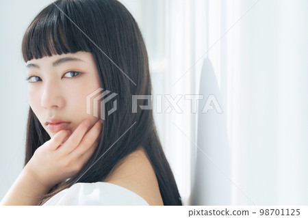 Female portrait beauty skin care 98701125