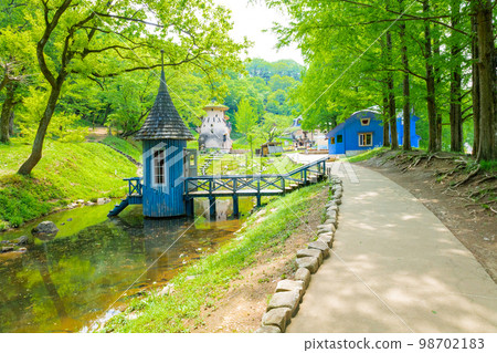 Fresh green bathing hut 98702183