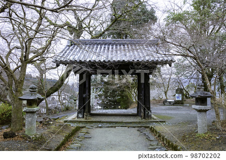 Akizuki Castle ruins in winter (Asakura City, Fukuoka Prefecture) 98702202