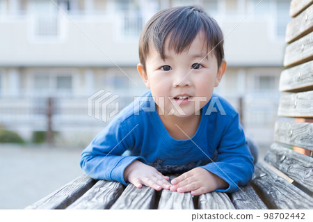 enjoy oneself, play, playful 98702442