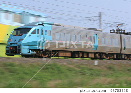 JR九州883系列特快“索尼克”(舊漆) JR九州883系列特快“索尼克”(舊漆) 98703528