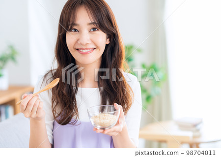 膳食燕麥片生活方式生活婦女 98704011