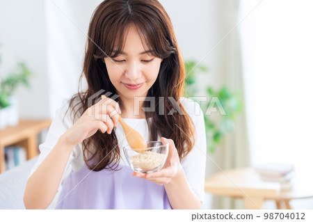 膳食燕麥片生活方式生活婦女 98704012