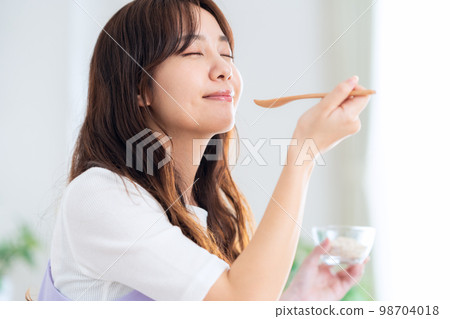 Meals oatmeal lifestyle living women 98704018