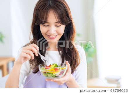 膳食 生活方式 生活 Woman 沙拉 飲食 膳食 生活方式 生活 Woman 沙拉 飲食 98704023