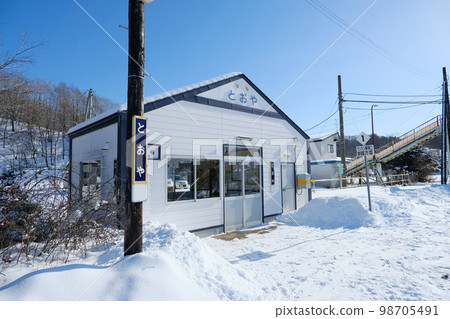 冬天被白雪覆蓋的可愛車站大樓千模本線洞爺站 98705491