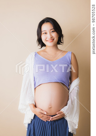 Pregnant woman maternity 98705528