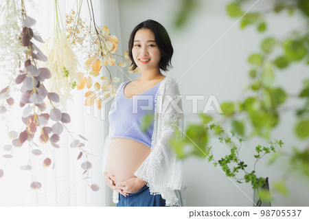 Pregnant woman maternity 98705537
