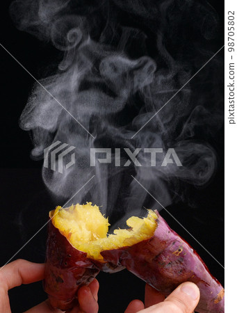 Photo of steaming freshly baked yakiimo Photo of steaming freshly baked yakiimo 98705802