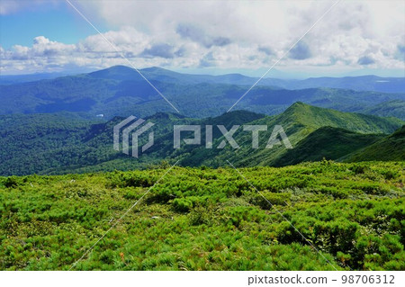 Yoichidake ridgeline, Mt.Muine and Mt.Nakadake 98706312