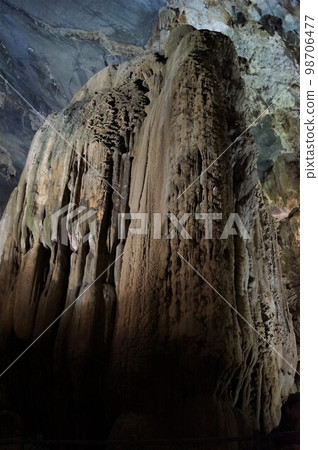 vietnam phong nha ke bang national park phong nha cave stalactite stalagmite 98706477