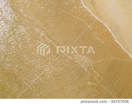 Beautiful and calm ocean shoreline and sandy beach. 98707006