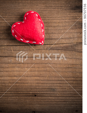 Red felt heart Red felt heart 98707556
