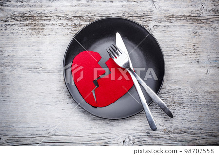 Plate with broken heart Plate with broken heart 98707558