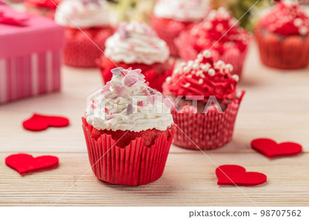 Beautiful and delicious cupcake. Beautiful and delicious cupcake. 98707562