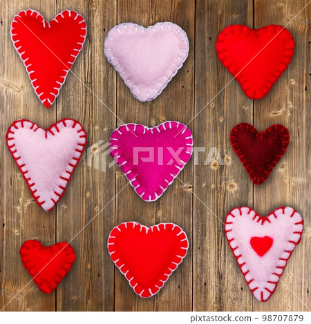 Felt red hearts Felt red hearts 98707879