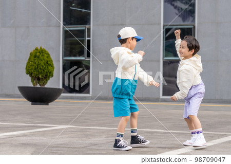 child parenting play freedom spring child parenting play freedom spring 98709047