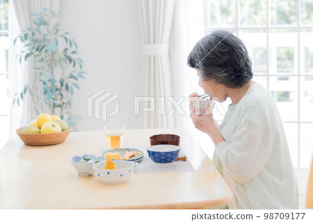 吃飯的場景高級女人吃 98709177