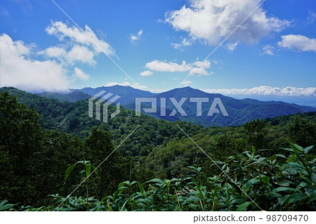Mountains to the south from Mt. Kariba Mountains to the south from Mt. Kariba 98709470