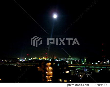 Moon seen from Negishi hill Moon seen from Negishi hill 98709514