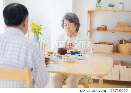 Meal scene Senior woman with no appetite Meal scene Senior woman with no appetite 98710085