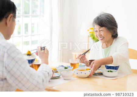 吃米的資深夫婦 98710323