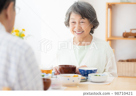 吃米的資深夫婦 吃米的資深夫婦 98710421