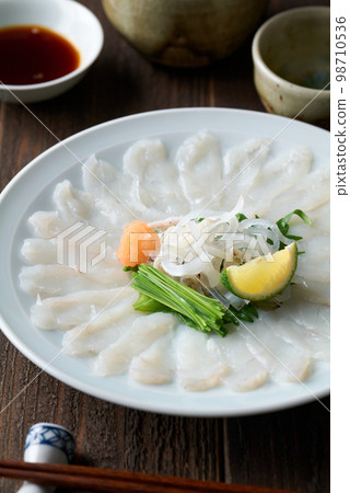 Thin sashimi of tiger blowfish 98710536