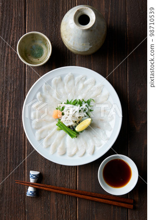 Thin sashimi of tiger blowfish 98710539