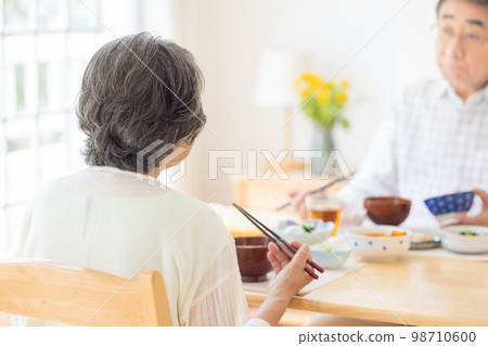 吃米的資深夫婦 98710600