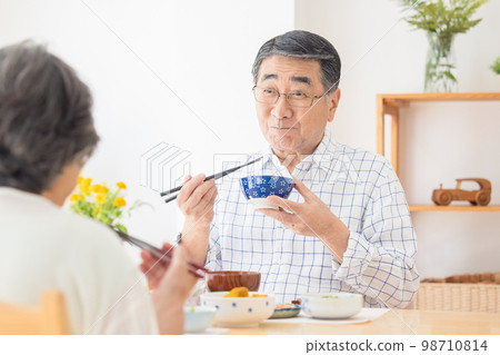 吃米的資深夫婦 吃米的資深夫婦 98710814