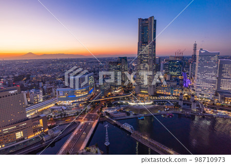 (Kanagawa Prefecture) Townscape near Yokohama Sakuragicho Station, Distant view of Mt. Fuji, Twilight 98710973
