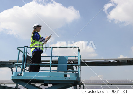 engineer working at solar farm 98711011